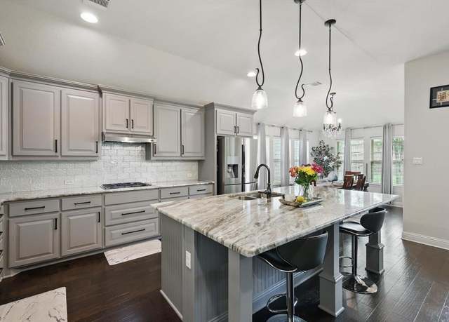 Property at 641 Rawlins Ln, Fort Worth, TX 76131, 3 beds, 2 baths