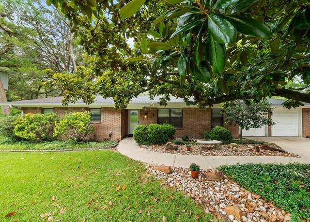 Property at 2408 Skyline Dr, Waco, TX 76710, 3 beds, 2 baths