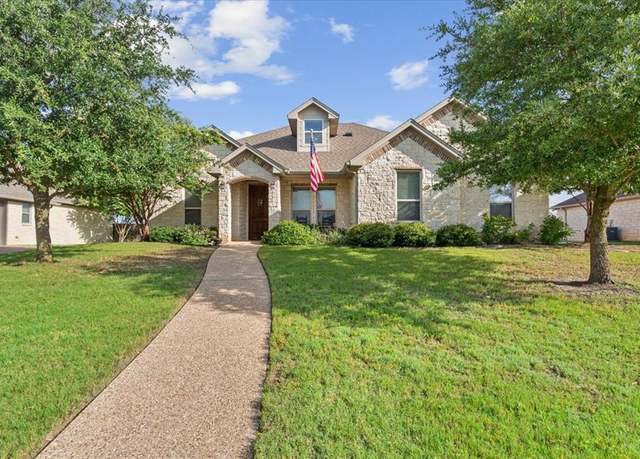 Property at 105 Hollygrove Dr, Hewitt, TX 76643, 5 beds, 3 baths