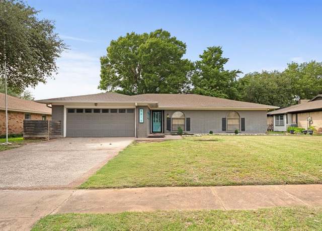 Property at 9816 Westpark Dr, Benbrook, TX 76126, 3 beds, 2 baths