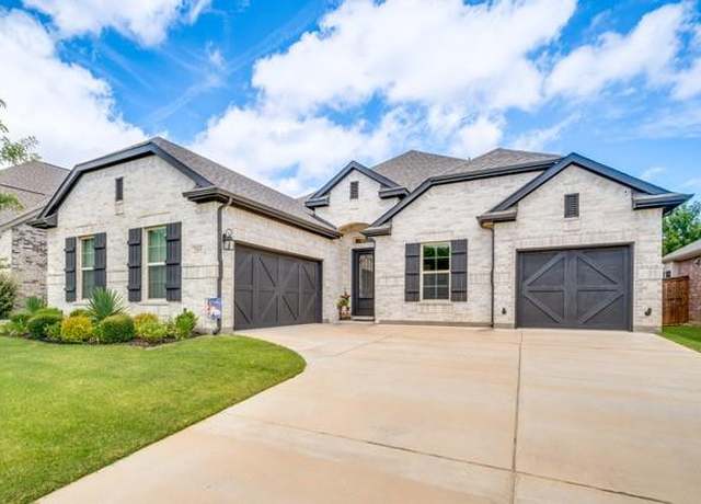 Property at 205 Northern Star Ct, Little Elm, TX 75068, 3 beds, 2.5 baths