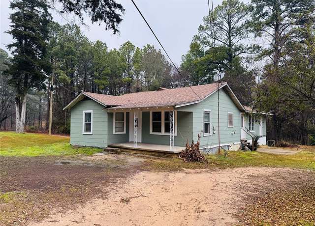 Property at 815 Bert St, Daingerfield, TX 75638, 5 beds, 2 baths
