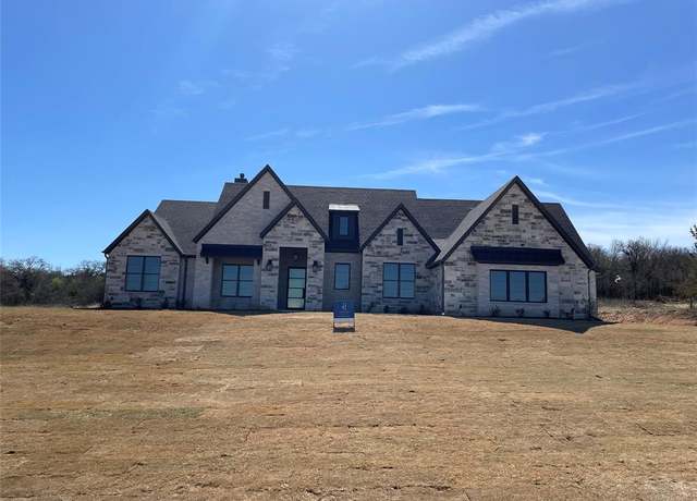 Property at 1021 Annabelles Ave, Weatherford, TX 76087, 4 beds, 3 baths