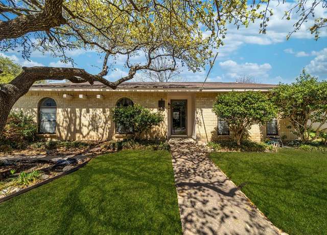 Property at 702 Edelweiss Dr, Grand Prairie, TX 75052, 3 beds, 2 baths