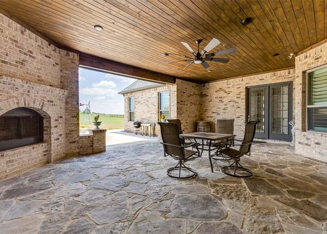 Property at 1077 Deerfield Dr, Wills Point, TX 75169, 4 beds, 3.5 baths
