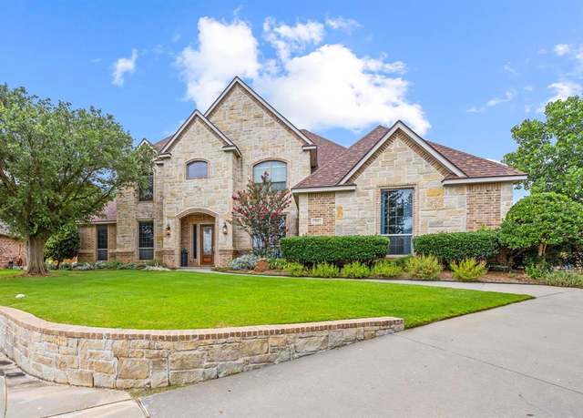 Property at 704 Flamingo Cir, Burleson, TX 76028, 4 beds, 4 baths