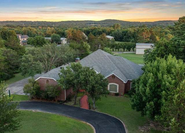Property at 106 Glenwood Dr, Denison, TX 75020, 4 beds, 2.5 baths