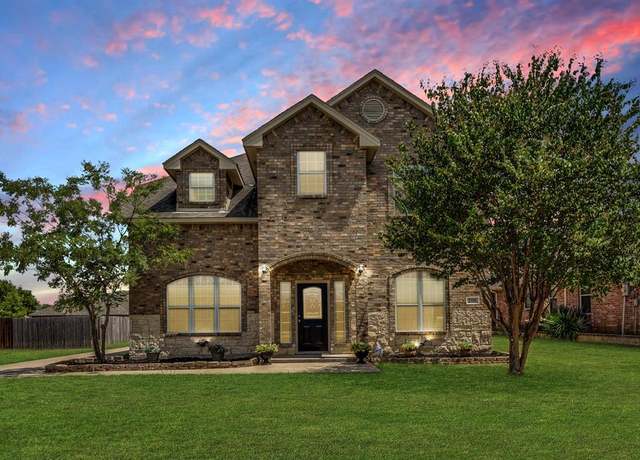Property at 208 Cobblestone Cir, Red Oak, TX 75154, 3 beds, 2.5 baths