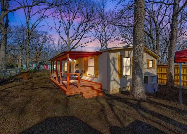 Property at 306 Paris Dr, Pottsboro, TX 75076, 3 beds, 2 baths