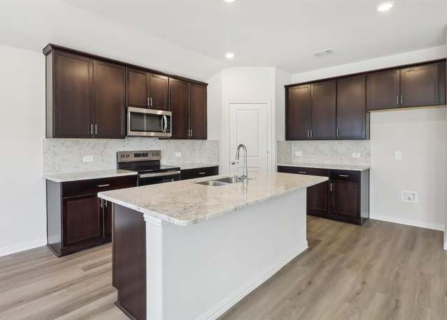 Property at 6612 Stone Elm Ln, Fort Worth, TX 76036, 4 beds, 3 baths