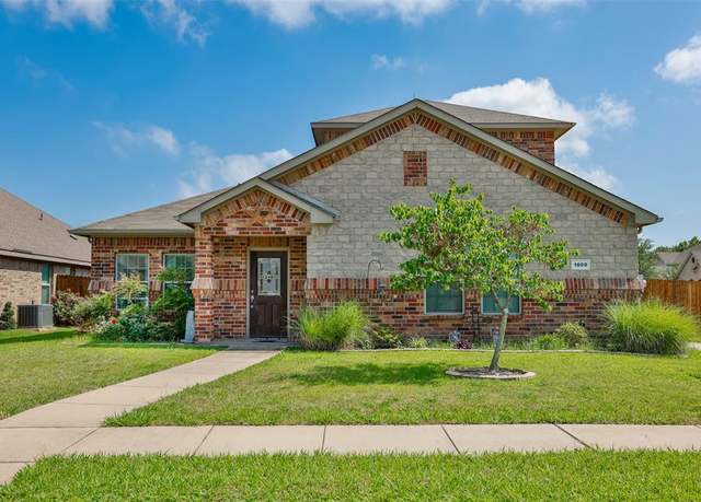 Property at 1800 Silver Oaks Dr, Gainesville, TX 76240, 4 beds, 3 baths