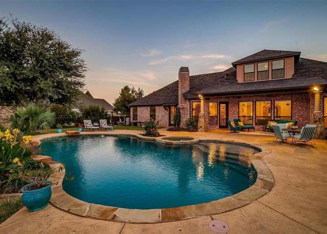 Property at 1204 E Scandinavian Ct, Granbury, TX 76048, 4 beds, 3.5 baths