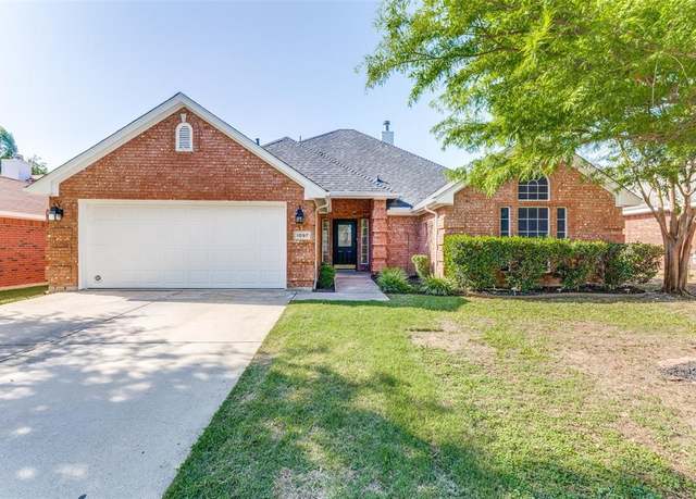 Property at 1097 Springhill Dr, Saginaw, TX 76179, 3 beds, 2 baths