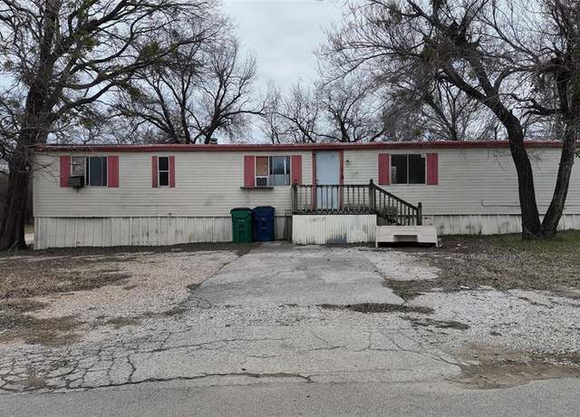 Property at 305 W Sherman St Unit D, Chico, TX 76431, 3 beds, 2 baths
