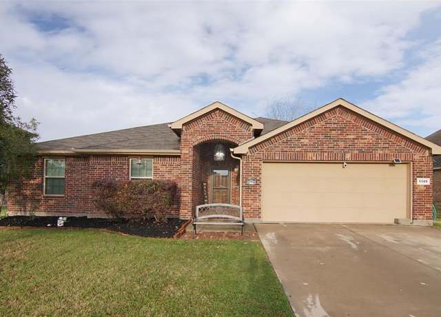 Property at 1105 Ashton Dr, Azle, TX 76020, 4 beds, 2 baths