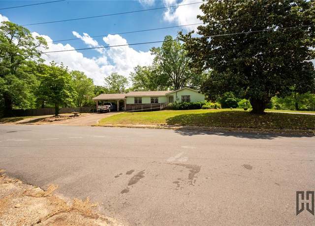 Property at 440 Pine St, Minden, LA 71055, 3 beds, 1 bath