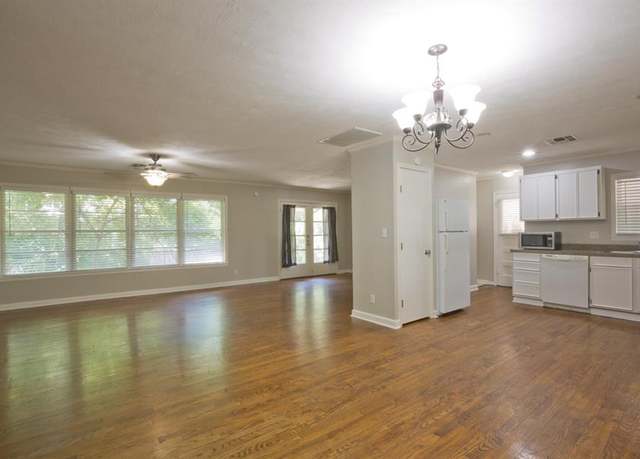 Property at 2425 N Locust St, Denton, TX 76209, 2 beds, 1 bath