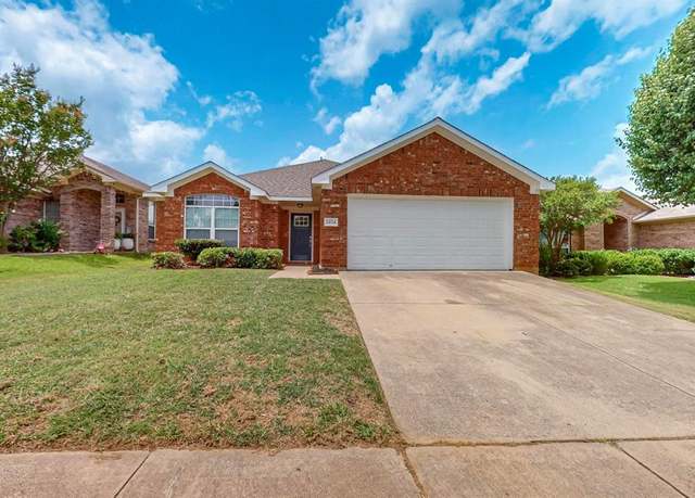 Property at 2024 Castleview Dr, Fort Worth, TX 76120, 3 beds, 2 baths