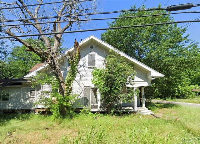Property at 706 8th St SE, Paris, TX 75460, 4 beds, 3 baths