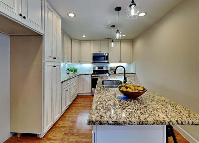 Property at 1220 Shasta Ave, Dallas, TX 75211, 5 beds, 3 baths