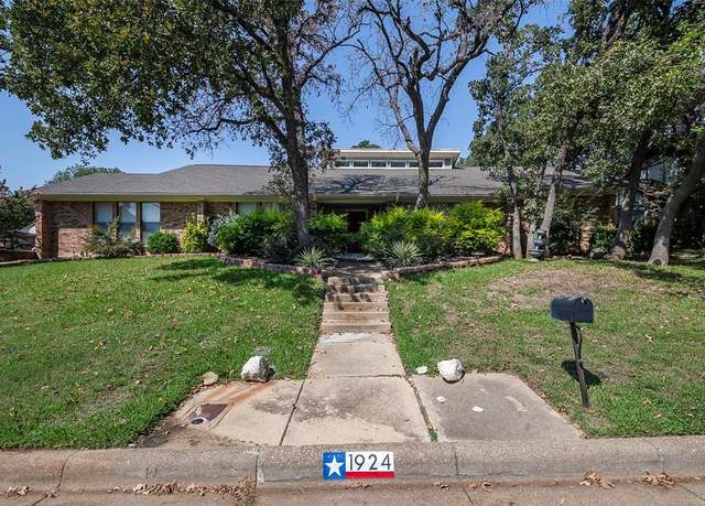 Property at 1924 Druid Ln, Fort Worth, TX 76112, 4 beds, 2.5 baths