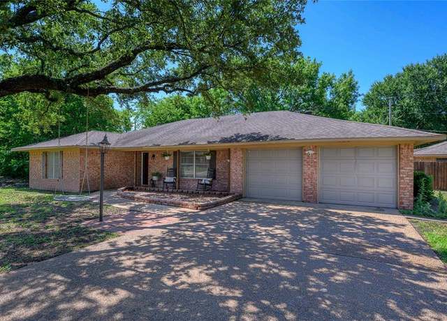 Property at 635 Rigsby St, Van Alstyne, TX 75495, 3 beds, 1.5 baths