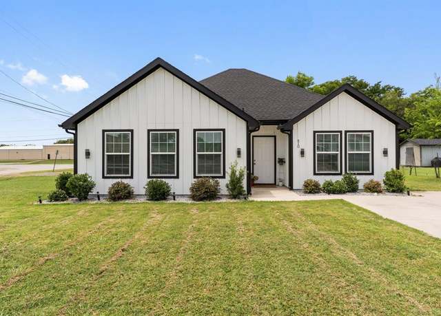 Property at 810 S Main St, Kemp, TX 75143, 3 beds, 2 baths