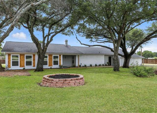 Property at 133 Crown Rd, Willow Park, TX 76087, 4 beds, 2 baths