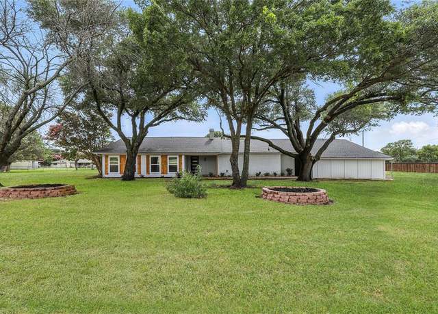 Property at 133 Crown Rd, Willow Park, TX 76087, 4 beds, 2 baths