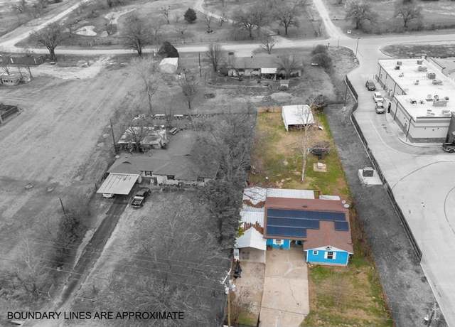 Property at 2090 Mineral Wells Hwy, Weatherford, TX 76088, 4 beds, 2 baths
