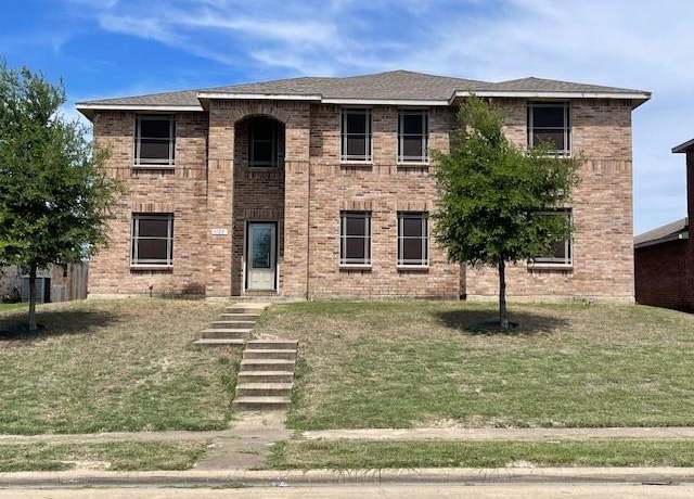 Property at 3120 Crimson Clover Dr, Lancaster, TX 75134, 5 beds, 3 baths