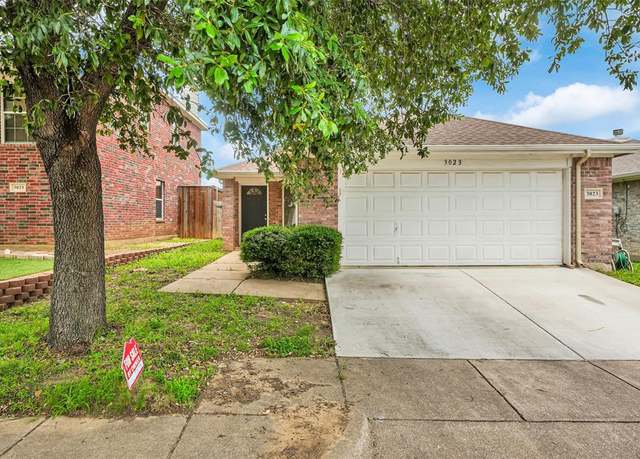 Property at 3023 San Martin Dr, Arlington, TX 76010, 3 beds, 2 baths