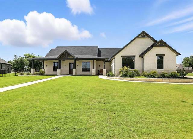 Property at 3727 Tremont Ln, Granbury, TX 76049, 3 beds, 3 baths