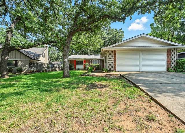 Property at 2805 Blackwood Dr, Arlington, TX 76013, 3 beds, 2 baths