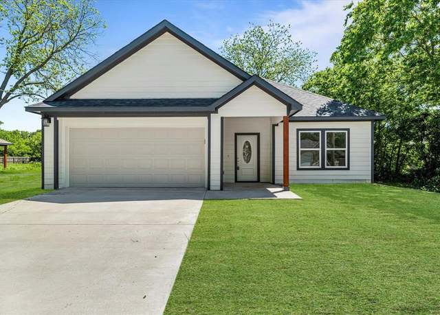 Property at 1312 S Clements St, Gainesville, TX 76240, 4 beds, 2 baths
