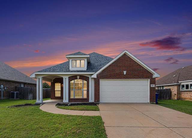 Property at 824 Cutting Horse Dr, Mansfield, TX 76063, 4 beds, 2 baths