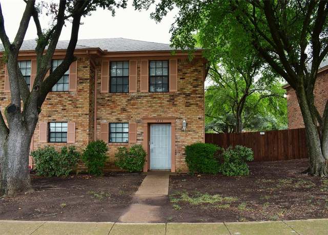 Property at 7415 Kingswood Dr, Fort Worth, TX 76133, 2 beds, 1.5 baths