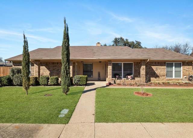 Property at 2601 Dalewood Ct, Bedford, TX 76022, 2 beds, 2 baths