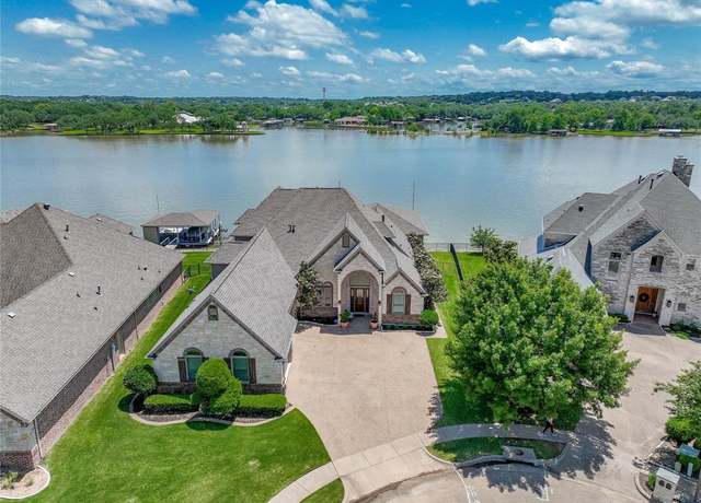 Property at 2604 Harborside Dr, Granbury, TX 76048, 4 beds, 4 baths