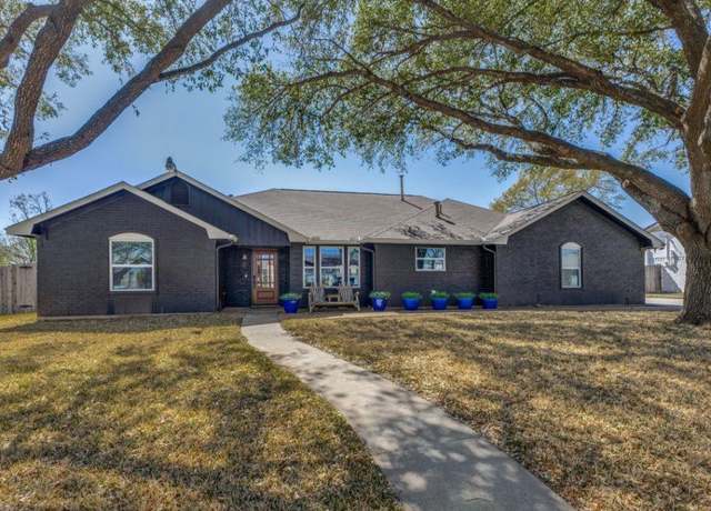 Property at 535 Jason St, Robinson, TX 76706, 4 beds, 3.5 baths