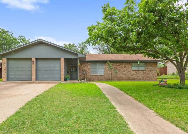 Property at 208 Alamosa Dr, Hewitt, TX 76643, 4 beds, 2 baths