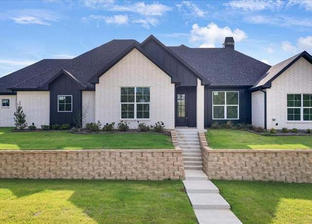 Property at 997 Mallard Dr, Lindale, TX 75771, 4 beds, 2.5 baths