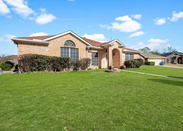 Property at 1208 Urban Dr, Desoto, TX 75115, 4 beds, 2 baths