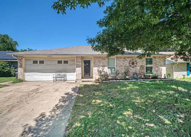 Property at 816 Cross Timbers Dr, Fort Worth, TX 76108, 3 beds, 2 baths
