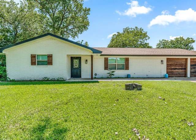 Property at 1340 N Lydia St, Stephenville, TX 76401, 4 beds, 3 baths