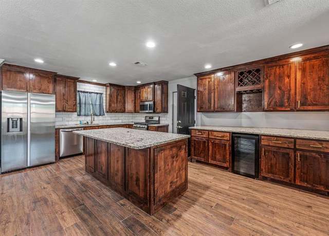 Property at 1340 N Lydia St, Stephenville, TX 76401, 4 beds, 3 baths