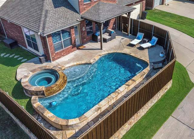 Property at 1310 Gold Coast Dr, Rockwall, TX 75087, 4 beds, 4 baths