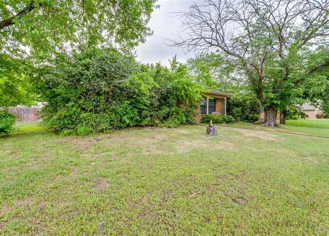 Property at 2709 Summit View Dr, Bedford, TX 76021, 3 beds, 2 baths