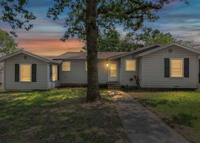 Property at 2325 Halbert St, Fort Worth, TX 76112, 3 beds, 1 bath