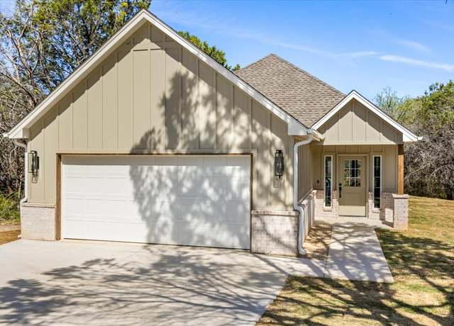 Property at 832 Blackfoot Ct, Granbury, TX 76048, 3 beds, 2 baths